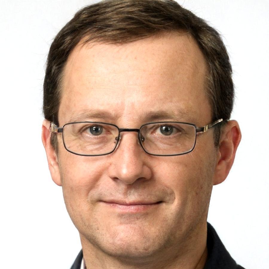 Portrait de Marc Delacroix, Expert en Analyse Financière toravynsiloq